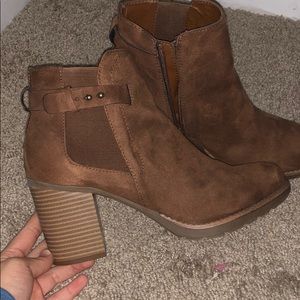 Brown heel boots!